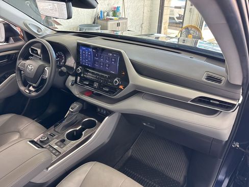 Used 2022 Toyota Highlander Platinum AWD/4WD image 58