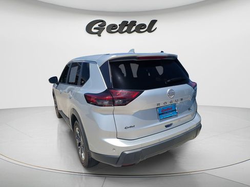Used 2024 Nissan Rogue SV FWD image 5