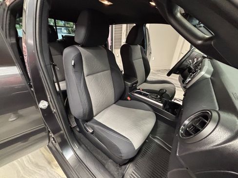 Used 2021 Toyota Tacoma TRD Off-Road image 5