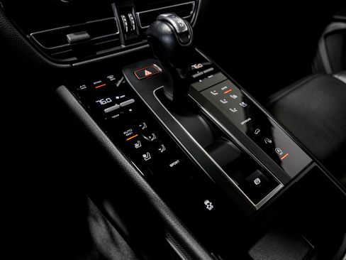 Used 2024 Porsche Macan image 14