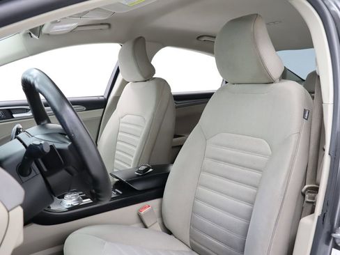 Used 2018 Ford Fusion SE w/ Fusion SE Technology Package FWD image 13