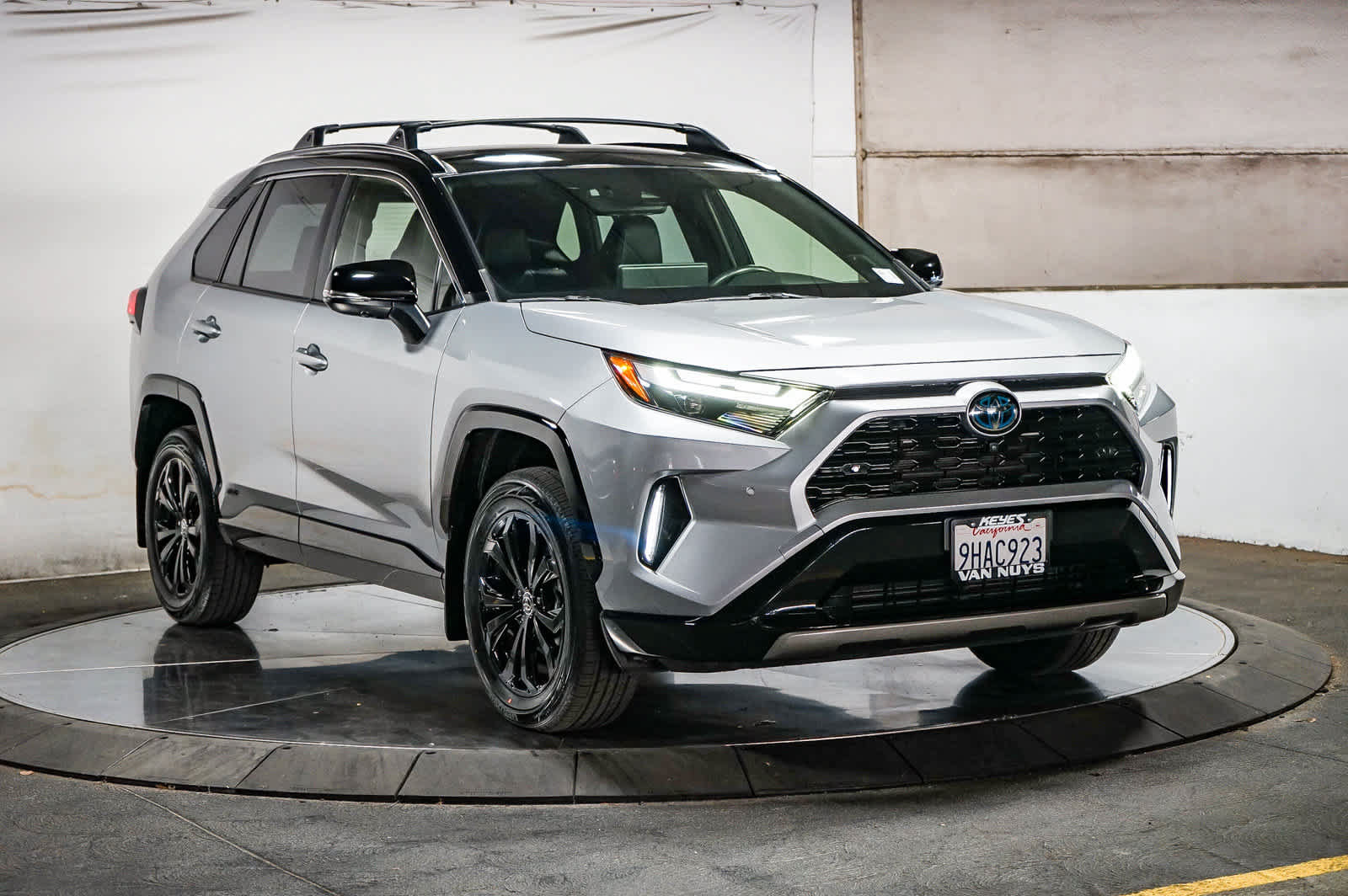 Used 2023 Toyota RAV4 XSE AWD/4WD image 3