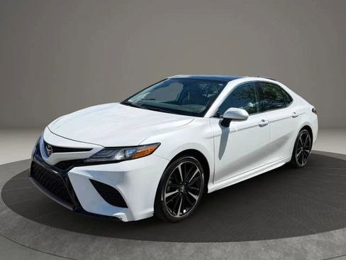 Used 2019 Toyota Camry XSE FWD image 4