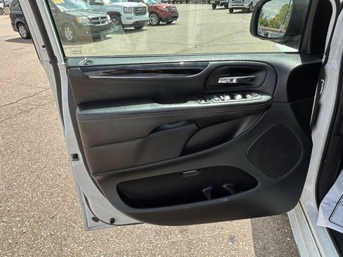 Used 2018 Dodge Grand Caravan SE FWD image 13