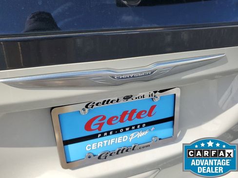 Used 2017 Chrysler Pacifica Touring-L w/ Tire & Wheel Group image 40