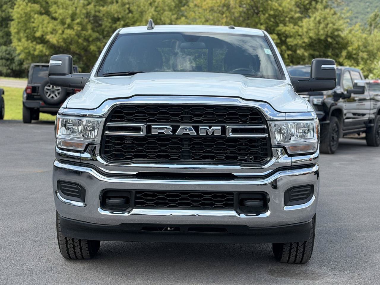 Used 2024 RAM 3500 Tradesman w/ Chrome Appearance Group AWD/4WD image 2