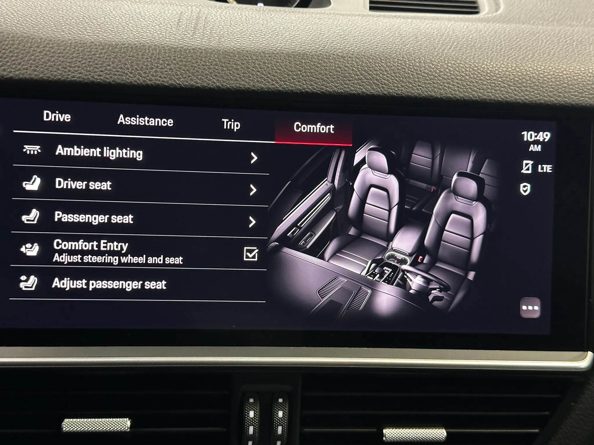 Used 2022 Porsche Cayenne w/ Premium Package AWD/4WD image 43