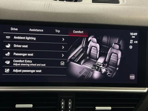 Used 2022 Porsche Cayenne w/ Premium Package AWD/4WD image 43