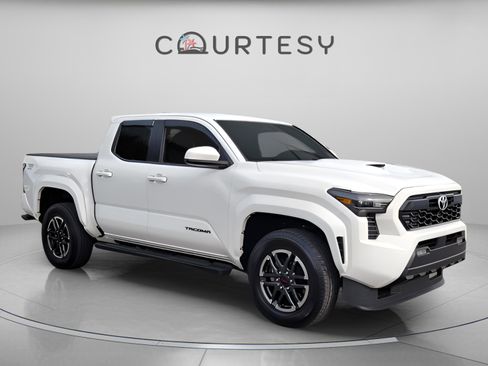 Used 2024 Toyota Tacoma TRD Sport image 7