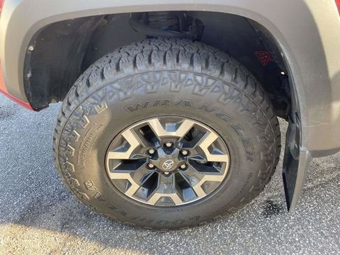 Used 2022 Toyota Tacoma TRD Off-Road w/ Technology Package image 4
