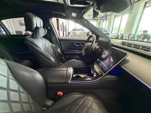 Used 2022 Mercedes-Benz S 580 4MATIC Sedan w/ AMG Line Package image 45