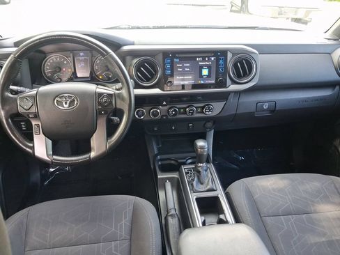 Used 2016 Toyota Tacoma TRD Sport w/ Towing Package AWD/4WD image 11