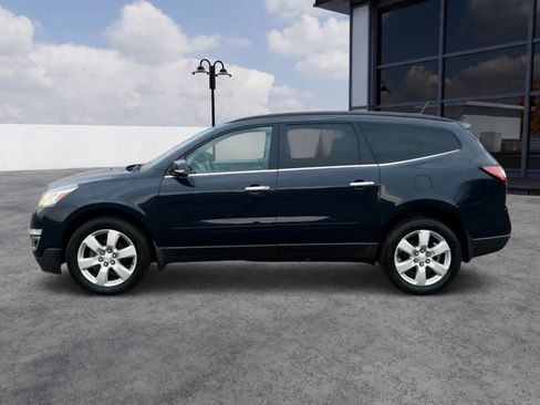 Used 2017 Chevrolet Traverse LT w/ Style and Technology Package FWD image 2