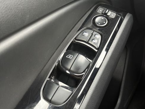 Used 2023 Nissan Altima 2.5 SV FWD image 11