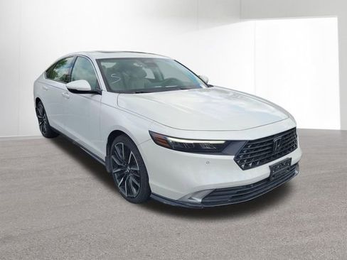 Used 2023 Honda Accord Touring image 12