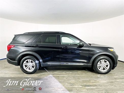 Used 2022 Ford Explorer XLT w/ Equipment Group 202A image 9