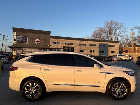 Used 2020 Buick Enclave Avenir w/ Avenir Technology Package FWD image 4