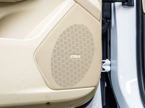 Used 2017 Cadillac XT5 Luxury w/ Driver Awareness Package image 29