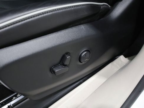 Certified 2024 Chrysler Pacifica Limited AWD/4WD image 14