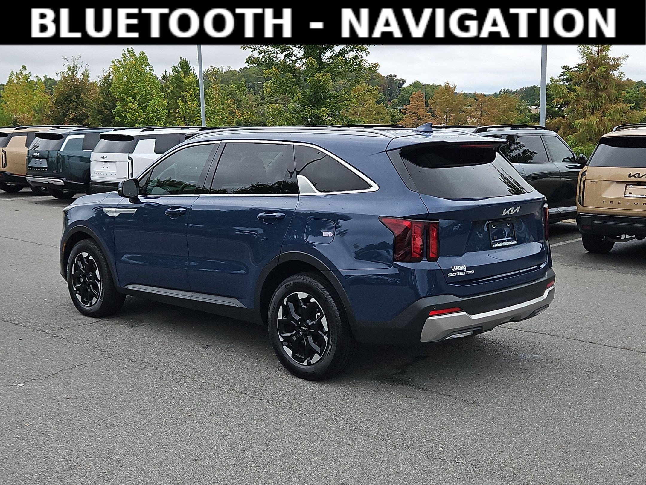 Used 2025 Kia Sorento S w/ Panoramic Sunroof Package FWD image 5