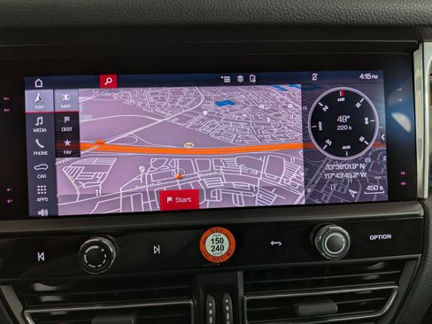 Certified 2025 Porsche Macan AWD/4WD image 18