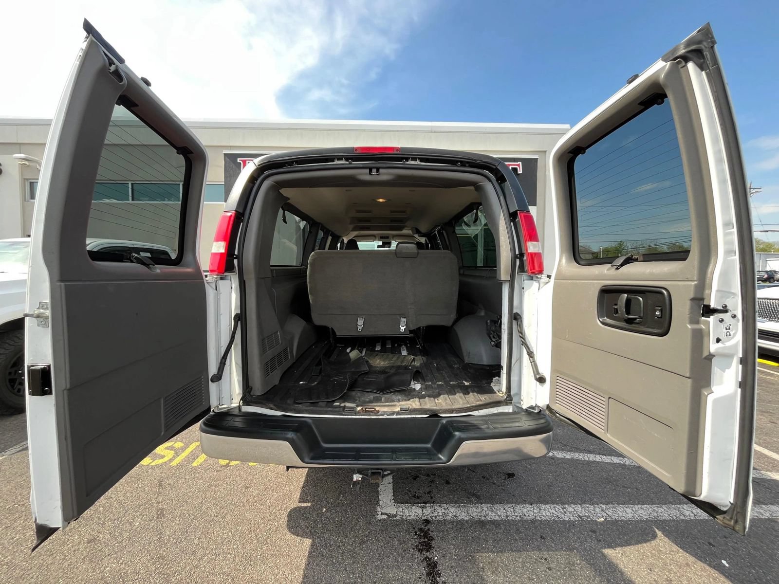 Used 2019 Chevrolet Express 3500 LT w/ LT Preferred Equipment Group RWD image 7