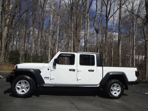 Used 2022 Jeep Gladiator Sport image 9