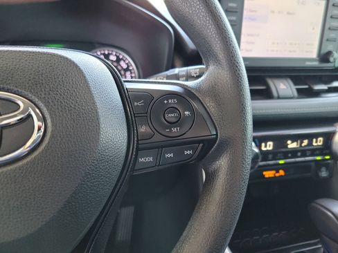 Used 2021 Toyota RAV4 XLE image 18