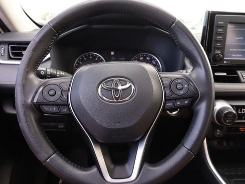 Used 2020 Toyota RAV4 XLE Premium FWD image 12