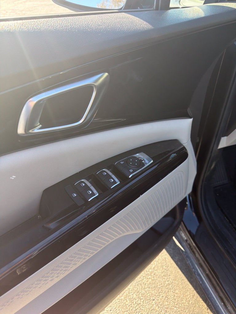Used 2024 Kia Carnival EX FWD image 13
