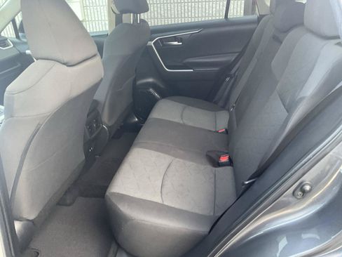 Used 2021 Toyota RAV4 XLE w/ Convenience Package AWD/4WD image 11