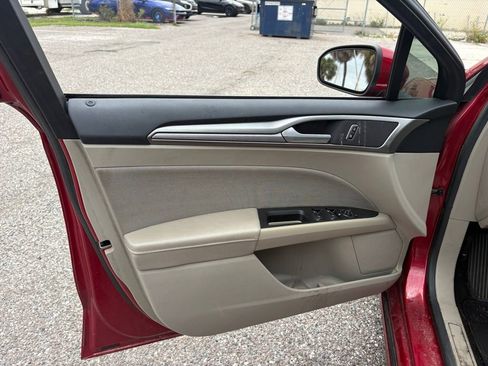 Used 2020 Ford Fusion SE FWD image 10