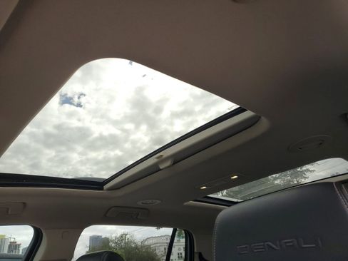 Used 2023 GMC Acadia Denali w/ Denali Technology Package image 24