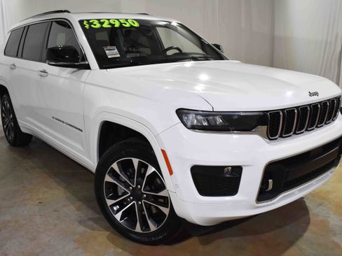 Used 2021 Jeep Grand Cherokee L Overland w/ Luxury Tech Group IV image 3