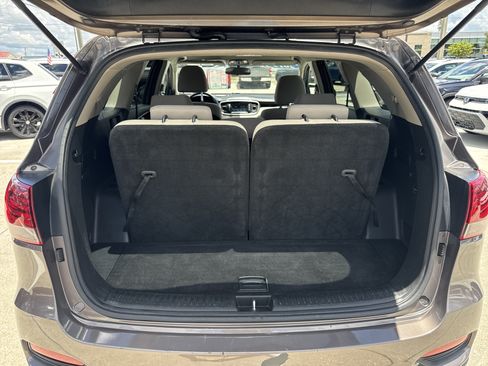 Used 2019 Kia Sorento FWD image 11