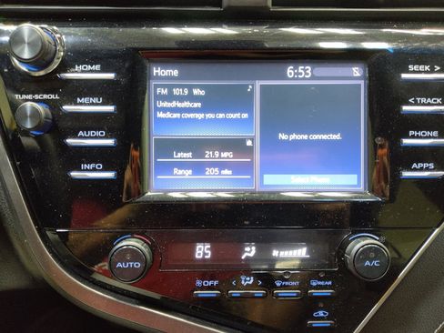 Used 2018 Toyota Camry SE image 25