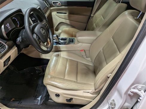 Used 2017 Jeep Grand Cherokee Limited image 12