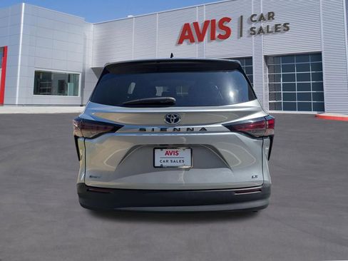 Used 2025 Toyota Sienna LE image 7