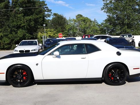Used 2016 Dodge Challenger SRT Hellcat image 4