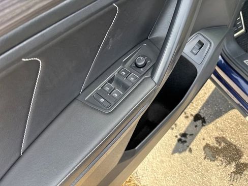 Used 2022 Volkswagen Tiguan SEL R-Line image 11