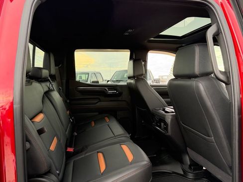 Used 2025 GMC Sierra 1500 AT4 w/ AT4 Premium Package AWD/4WD image 18