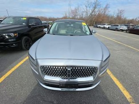 Used 2022 Lincoln Nautilus Reserve w/ Equipment Group 201A image 2