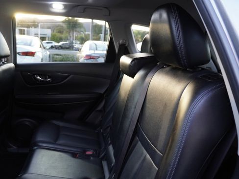 Certified 2018 Nissan Rogue SL w/ Premium Package image 16