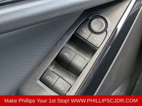 Used 2026 Chevrolet Equinox LT FWD image 22