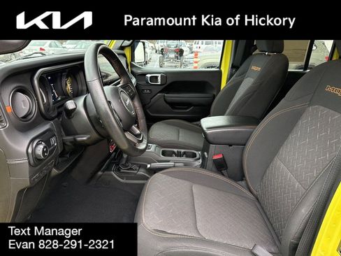 Used 2024 Jeep Gladiator Mojave w/ Technology Group image 23