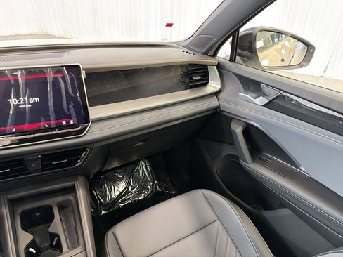 New 2026 Volkswagen Tiguan SE R-Line FWD image 28