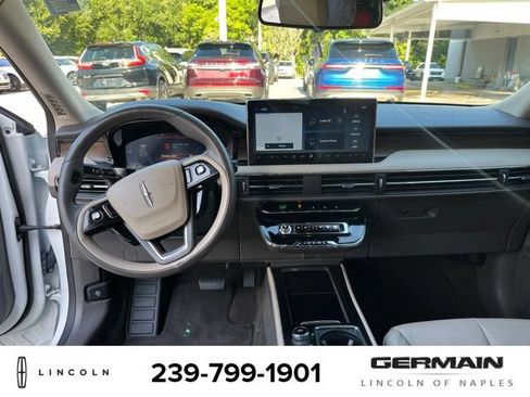 Used 2023 Lincoln Corsair Reserve w/ Towing Package FWD image 13