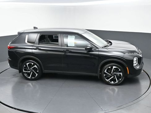 Used 2023 Mitsubishi Outlander SE AWD/4WD image 40