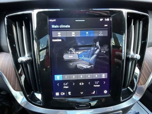 Used 2023 Volvo V60 B5 Cross Country Plus image 19