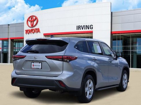 Used 2023 Toyota Highlander L FWD image 4